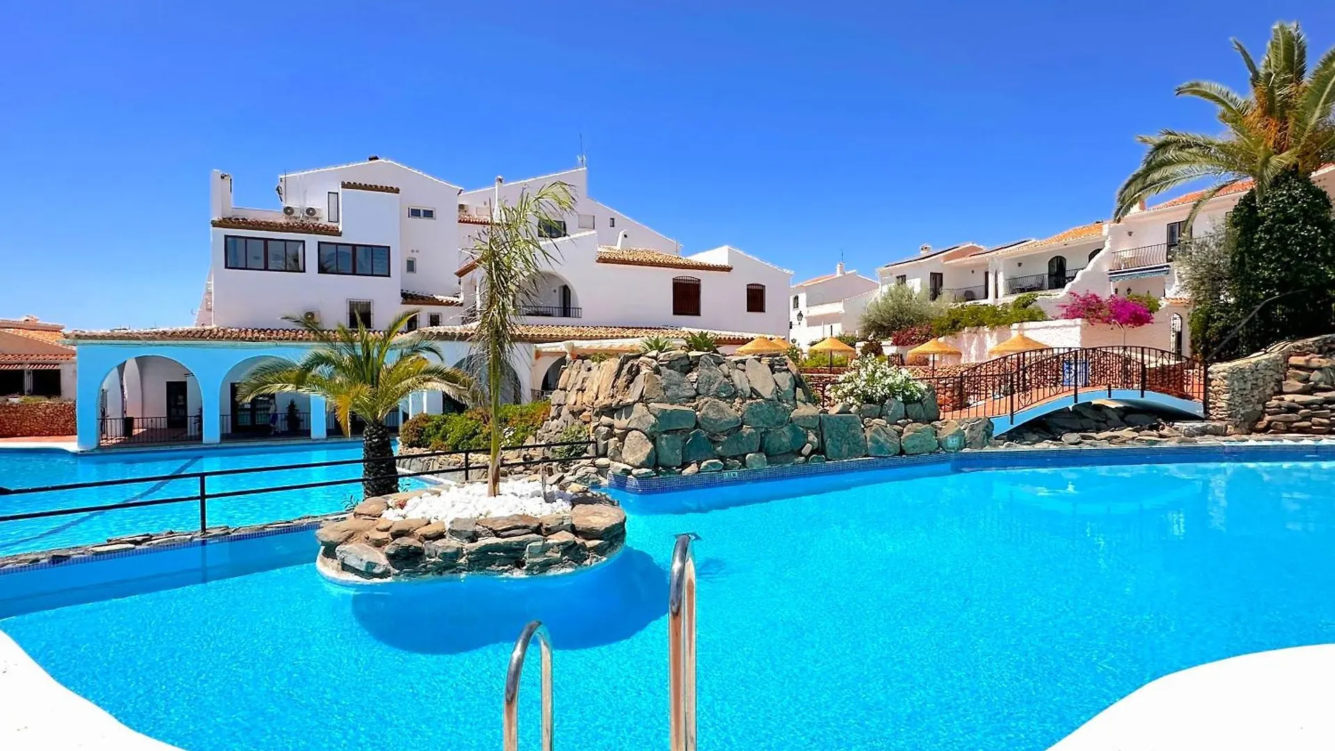 Los Naranjos 25A Private Pool Capistrano Village Nerja