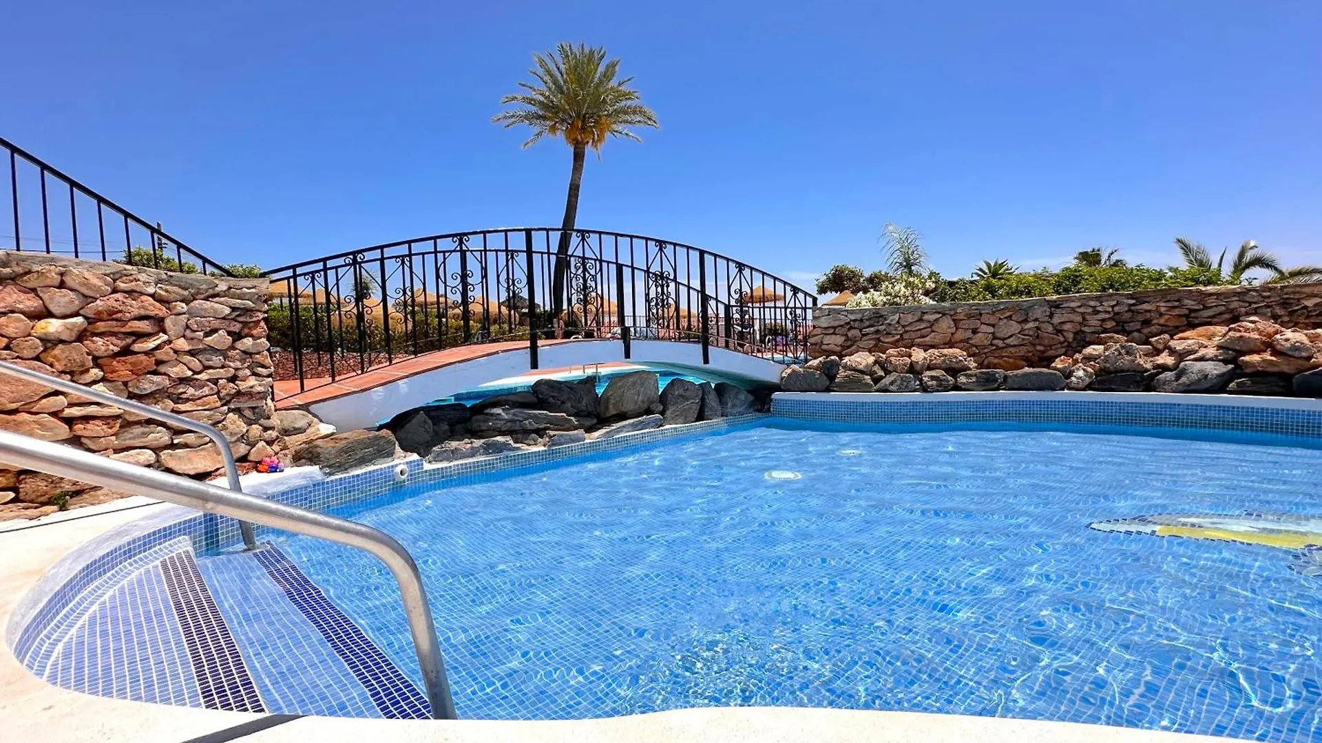 Los Naranjos 25A Private Pool Capistrano Village Nerja